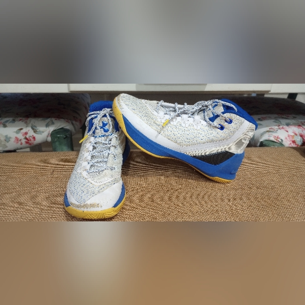 Under Armour Men's White and Blue Athletic Shoes